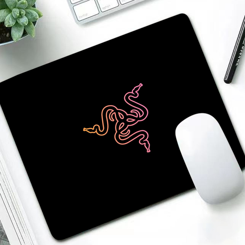 Gaming Accessories For Laptop - Razer Lüks Mouse Pad Anime Oyuncu